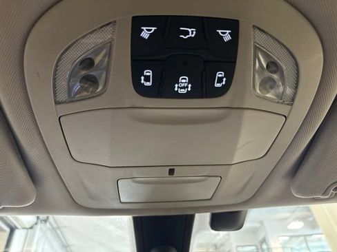 Used 2020 Chrysler Pacifica Touring-L FWD image 26