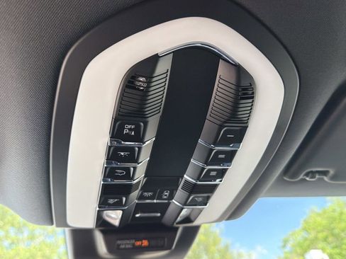 Used 2023 Porsche Macan Turbo AWD/4WD image 22