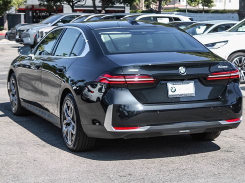 Used 2026 BMW 530i xDrive AWD/4WD image 4