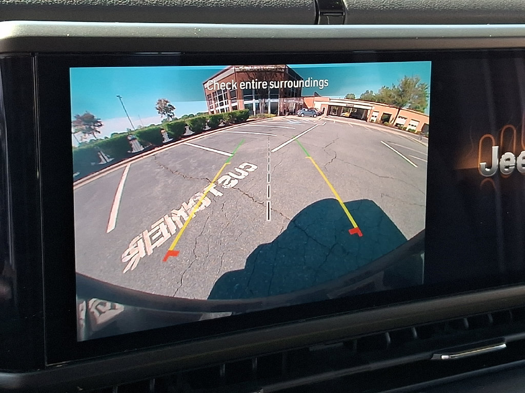 Used 2024 Jeep Wrangler Unlimited Sahara AWD/4WD image 17