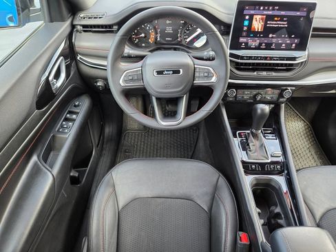 Used 2025 Jeep Compass Trailhawk AWD/4WD image 13