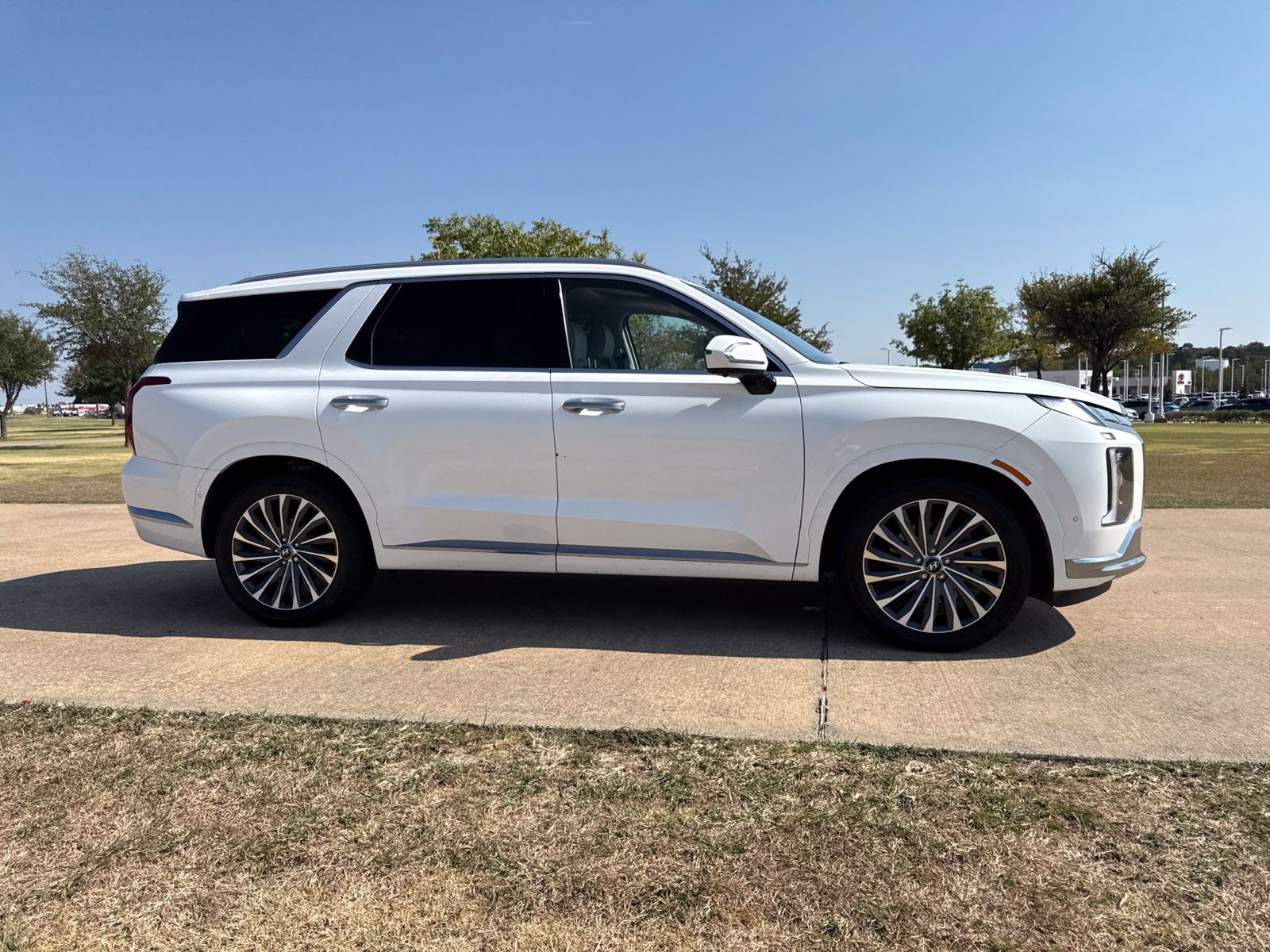 Used 2024 Hyundai Palisade Calligraphy FWD image 5