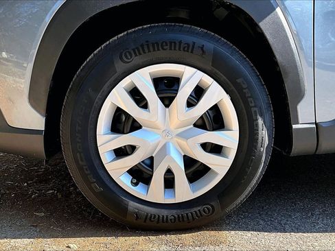 Used 2024 Toyota Corolla Cross L image 31