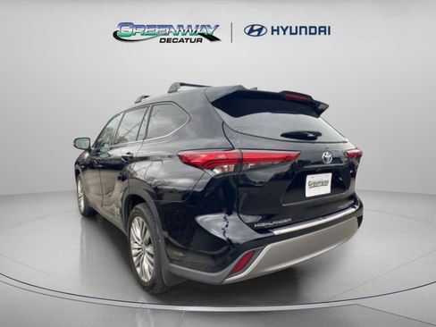 Used 2021 Toyota Highlander Platinum image 5