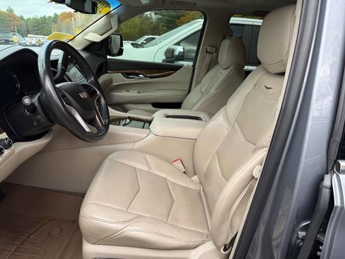 Used 2018 Cadillac Escalade Luxury image 5
