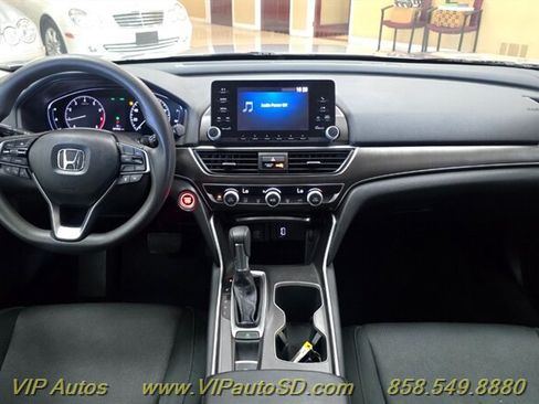Used 2018 Honda Accord LX image 18