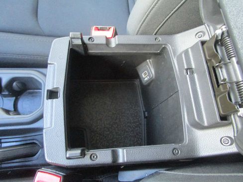 Used 2019 Jeep Wrangler Unlimited Sport S image 24