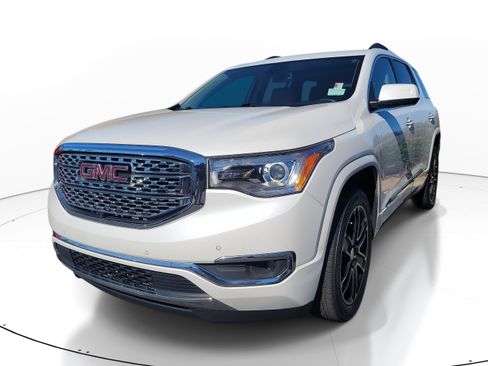 Used 2019 GMC Acadia Denali w/ Technology Package image 3
