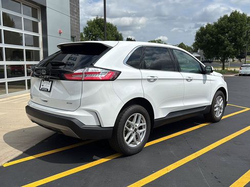 Used 2024 Ford Edge SEL w/ Convenience Package AWD/4WD image 6