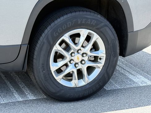 Used 2020 Chevrolet Traverse LT FWD image 10