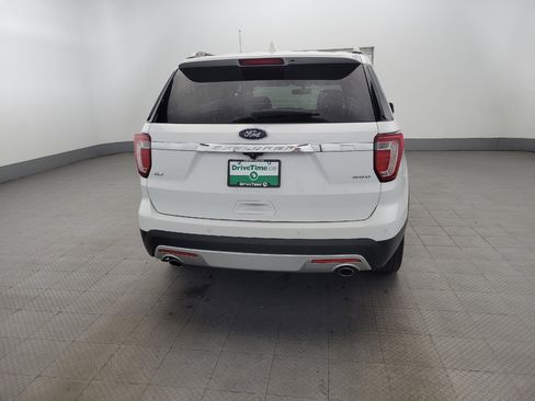 Used 2017 Ford Explorer XLT w/ Equipment Group 202A image 7