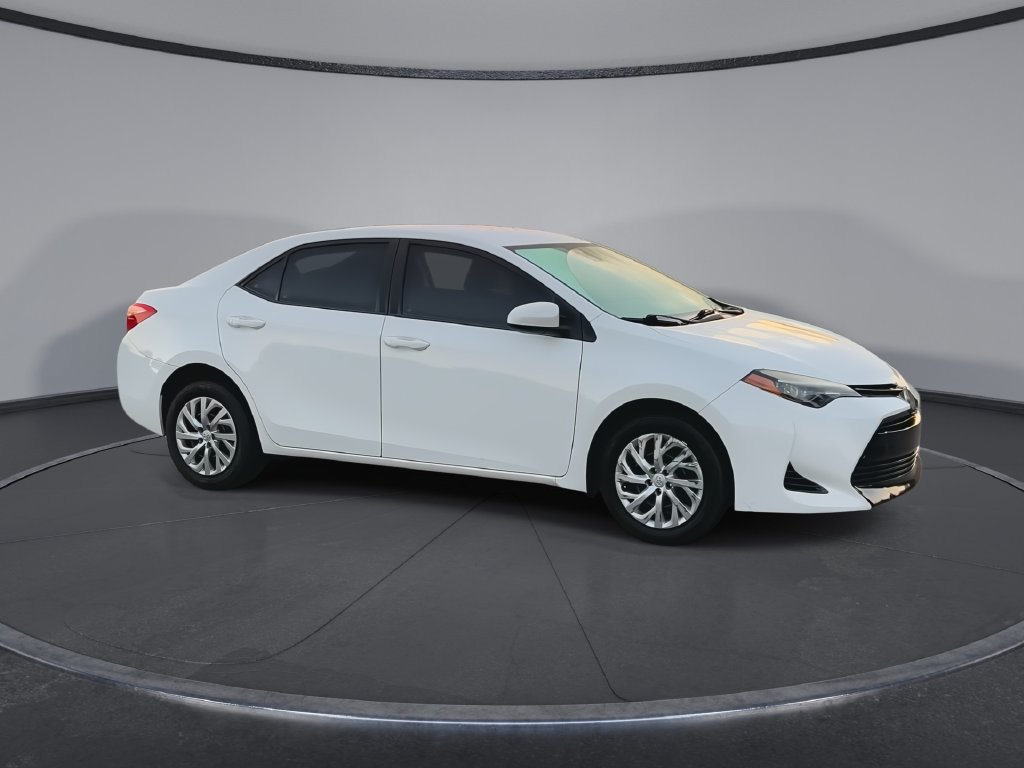 Used 2018 Toyota Corolla LE FWD image 2