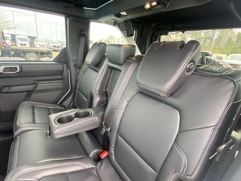 New 2026 Ford Bronco Outer Banks w/ Sasquatch Package image 24
