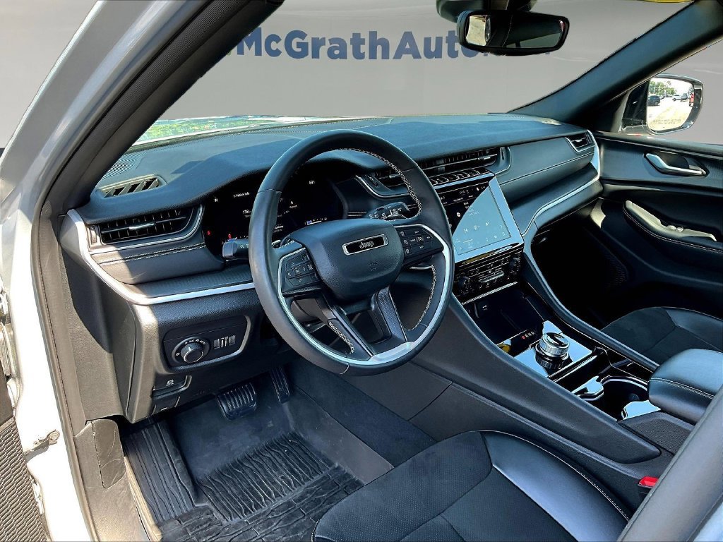 Used 2023 Jeep Grand Cherokee Altitude AWD/4WD image 19