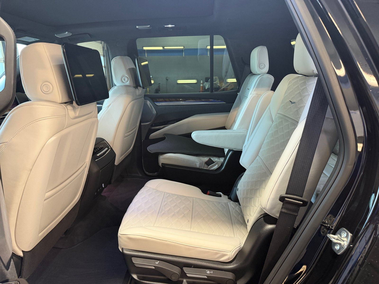 Used 2025 Cadillac Escalade Sport Platinum AWD/4WD image 17