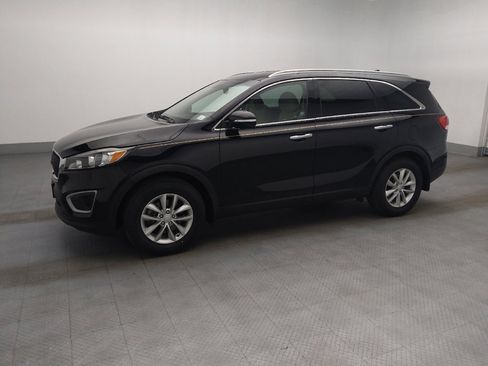 Used 2018 Kia Sorento FWD image 2