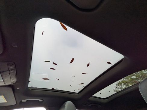 Used 2021 Mercedes-Benz GLC 300 4MATIC w/ AMG Line image 22