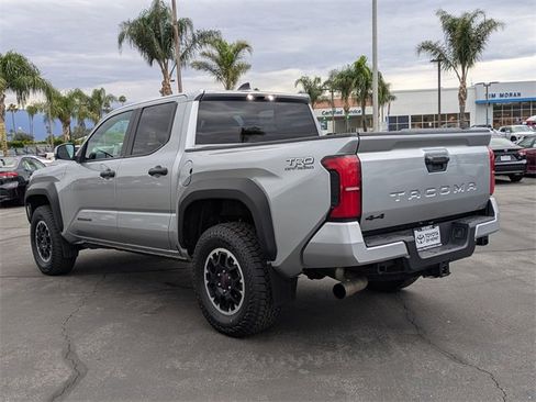 Used 2024 Toyota Tacoma TRD Off-Road image 7