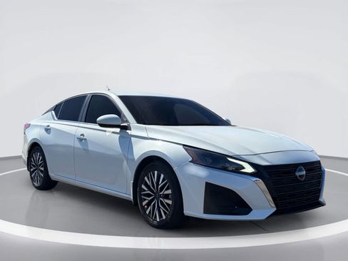 Used 2023 Nissan Altima 2.5 SV FWD image 5
