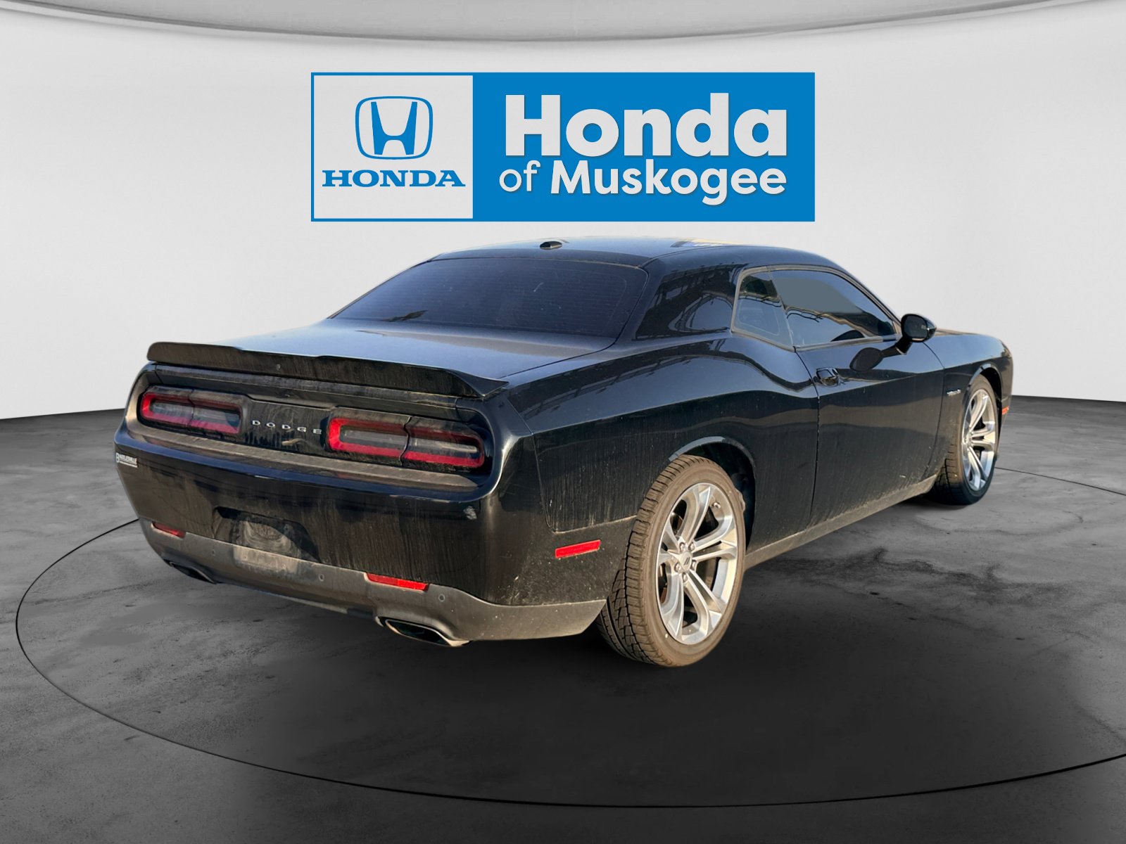 Used 2022 Dodge Challenger R/T RWD image 5
