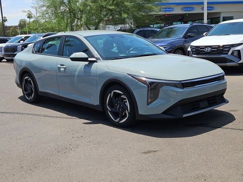 Used 2025 Kia K4 EX FWD image 3