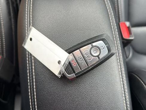 Used 2025 Ford Escape Platinum image 38