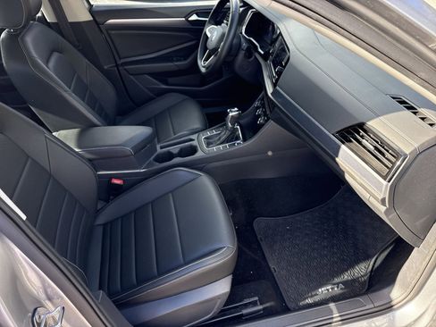 Used 2022 Volkswagen Jetta SE w/ Panoramic Sunroof Package FWD image 31