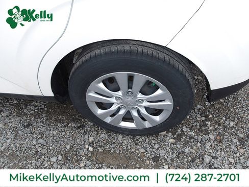 Used 2023 Kia Soul LX image 3