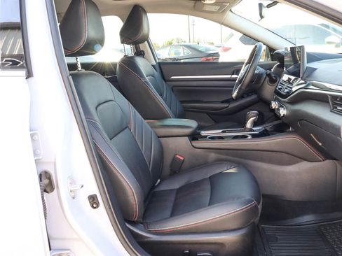 Used 2025 Nissan Altima 2.5 SR w/ SR Premium Package image 24