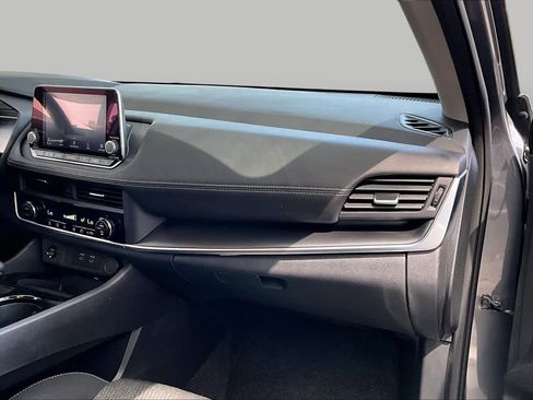 Used 2025 Nissan Rogue SV FWD image 19
