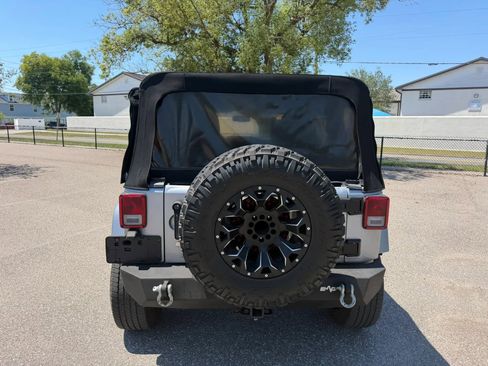 Used 2016 Jeep Wrangler Unlimited Sahara AWD/4WD image 7