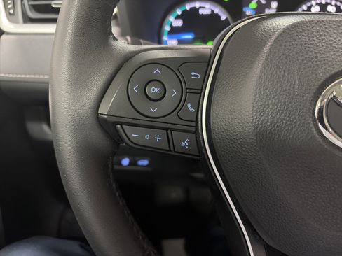 Used 2022 Toyota RAV4 XLE Premium image 17