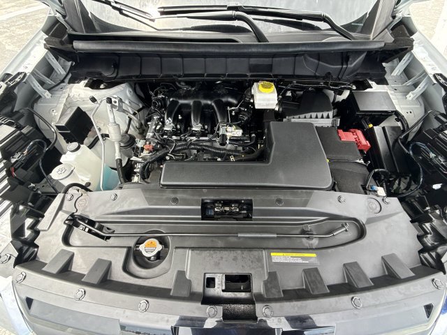 Used 2025 Nissan Pathfinder SL FWD image 28
