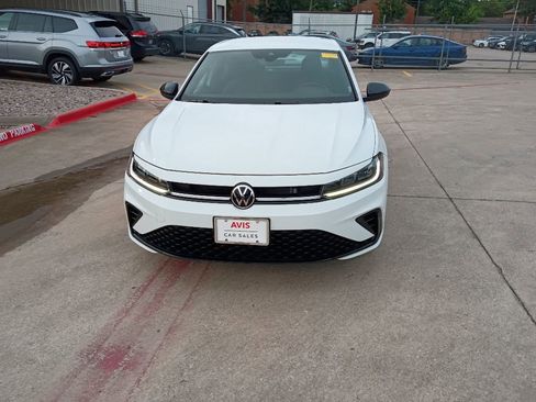 Used 2025 Volkswagen Jetta Sport FWD image 5