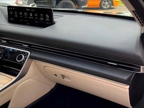 Used 2023 Genesis GV80 2.5T w/ Prestige Package image 18