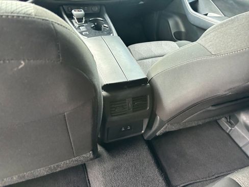 Used 2025 Nissan Rogue SV FWD image 24