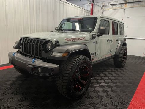 Used 2023 Jeep Wrangler Unlimited w/ Sun & Screen Package AWD/4WD image 5