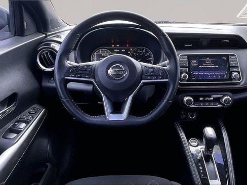 Used 2018 Nissan Kicks SR image 10