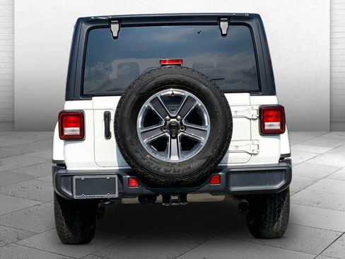 Used 2022 Jeep Wrangler Unlimited Sahara w/ Cold Weather Group AWD/4WD image 3