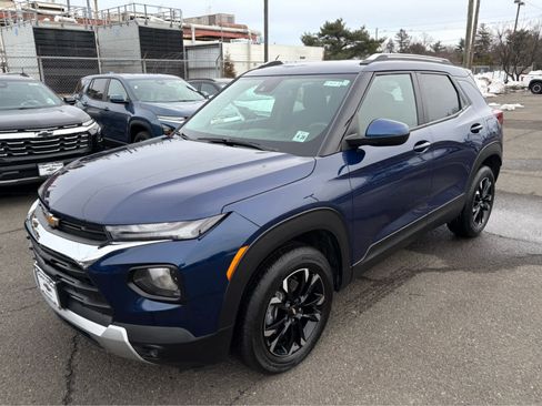 Used 2023 Chevrolet TrailBlazer LT w/ Convenience Package image 3