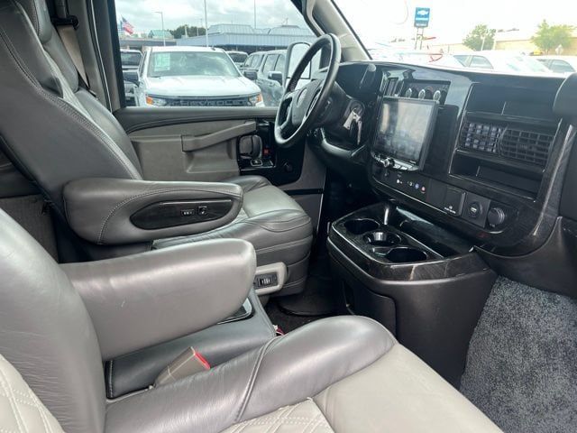 Used 2022 GMC Savana 2500 w/ Enhanced Convenience Package RWD image 9