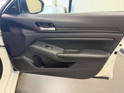 Used 2025 Nissan Altima 2.5 SV FWD image 33