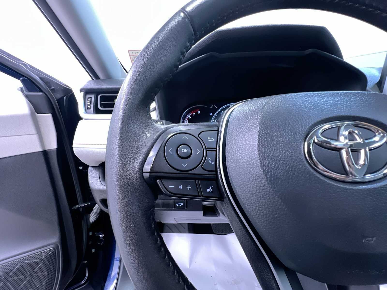 Used 2025 Toyota RAV4 XLE Premium FWD image 20