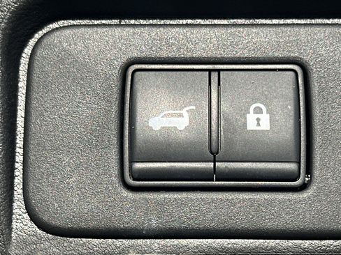 Used 2025 Nissan Rogue SV image 19