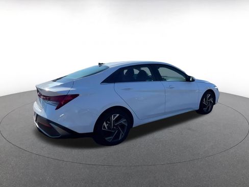 Used 2025 Hyundai Elantra SEL image 14