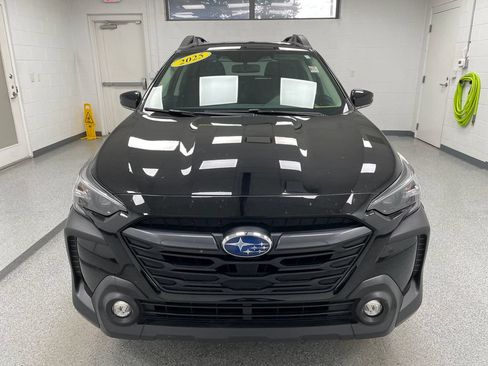 Used 2025 Subaru Outback Premium AWD/4WD image 2