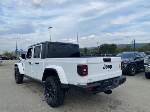 New 2025 Jeep Gladiator Sport AWD/4WD image 4