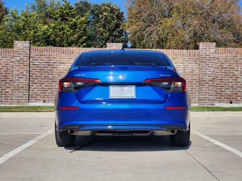 Used 2023 Honda Civic Touring image 7