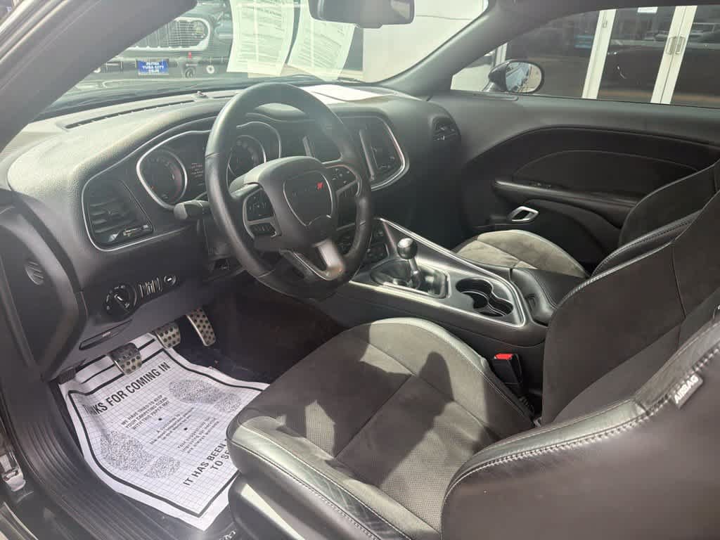 Used 2018 Dodge Challenger R/T Scat Pack w/ Leather Interior Group RWD image 12