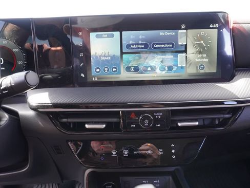 Used 2025 Nissan Kicks SR w/ Interior Electronics Package FWD image 19